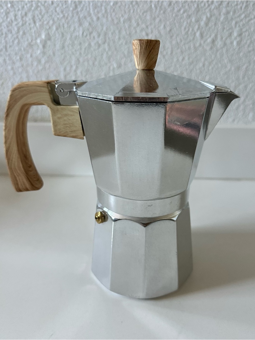 Aluminum Stovetop Espresso Moka Pot with Wood-Tone Handle (Silver)